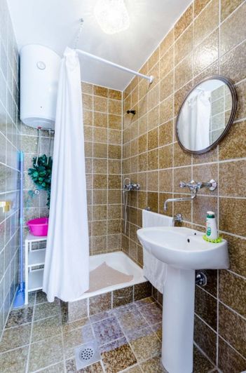 Image No.23-12 Bed Property for sale