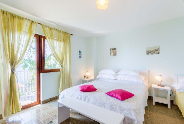 Image No.24-12 Bed Property for sale