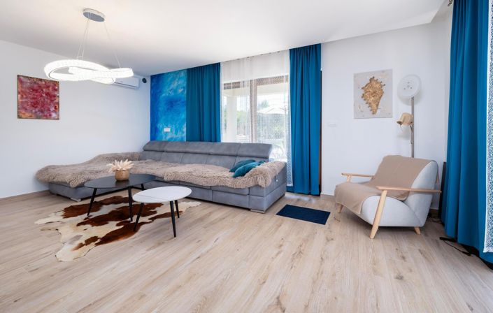 Image No.10-3 Bed Property for sale