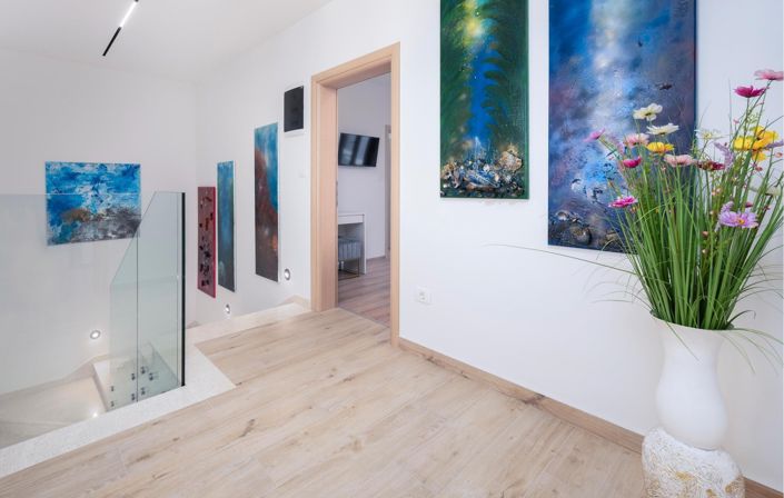 Image No.14-3 Bed Property for sale