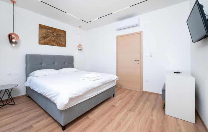 Image No.15-3 Bed Property for sale