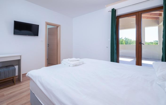 Image No.16-3 Bed Property for sale