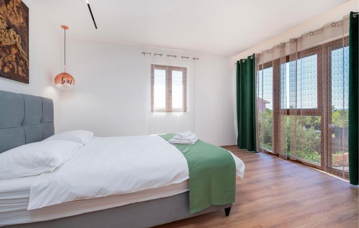 Image No.18-3 Bed Property for sale