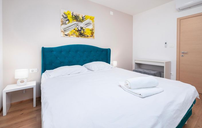 Image No.19-3 Bed Property for sale