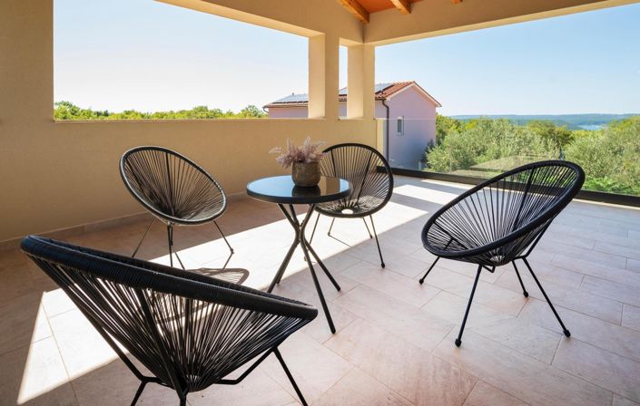 Image No.8-3 Bed Property for sale