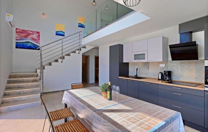 Image No.10-4 Bed Property for sale