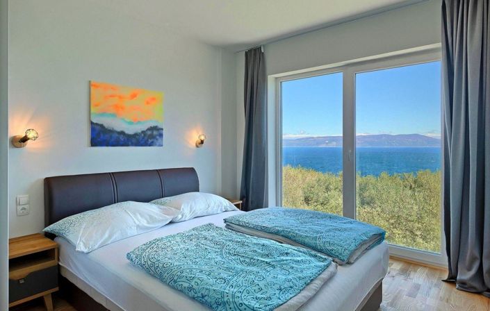 Image No.19-4 Bed Property for sale