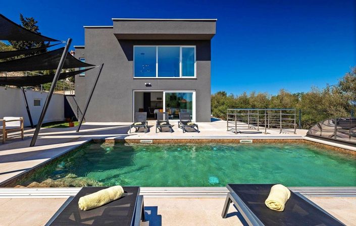 Image No.2-4 Bed Property for sale