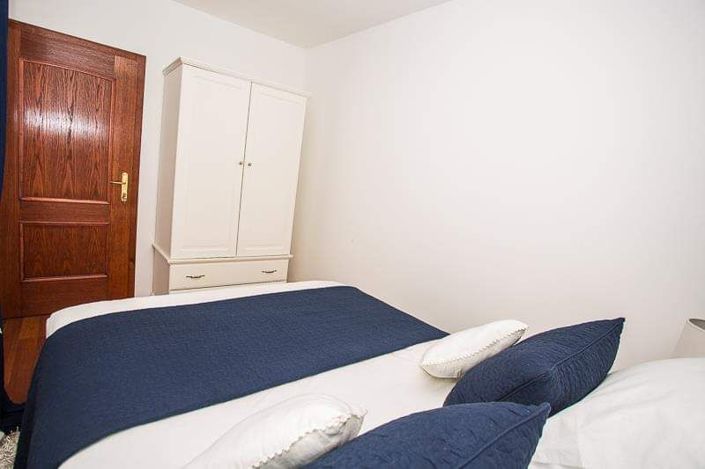 Image No.11-5 Bed Property for sale