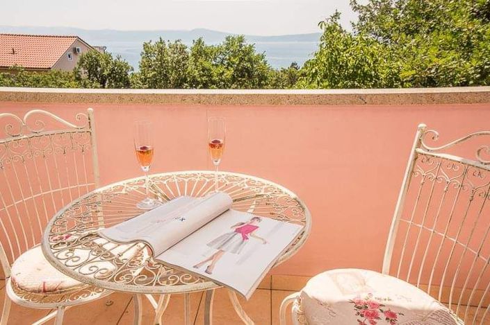 Image No.20-5 Bed Property for sale