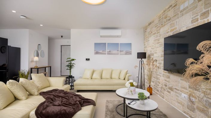 Image No.13-3 Bed Property for sale