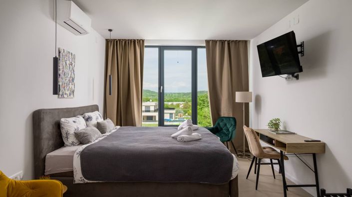 Image No.14-3 Bed Property for sale