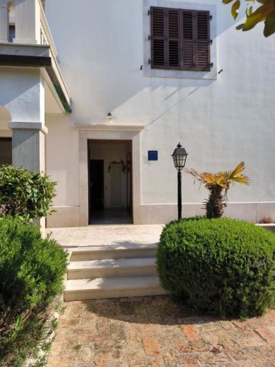 Image No.11-5 Bed Property for sale