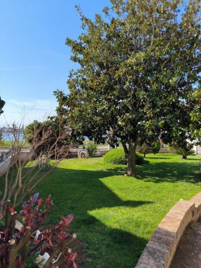 Image No.15-5 Bed Property for sale