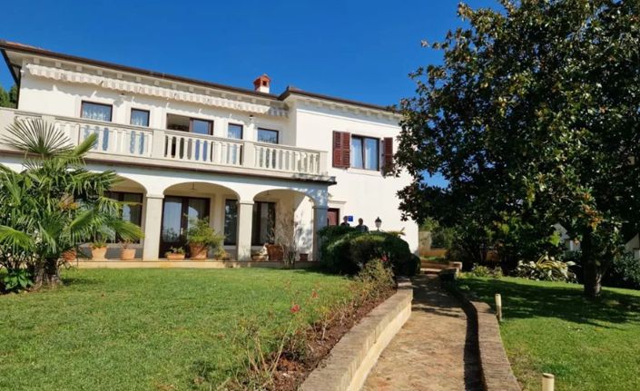 Image No.3-5 Bed Property for sale