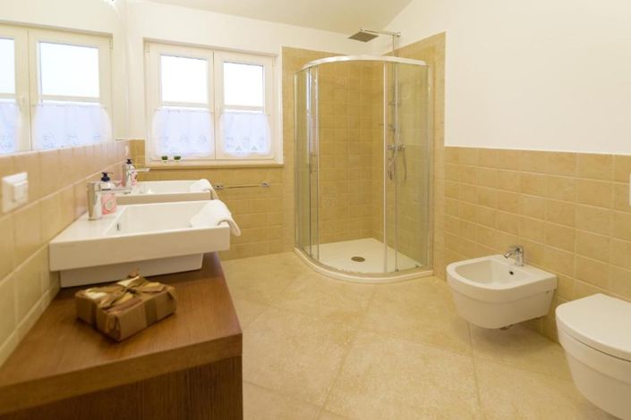 Image No.20-3 Bed Property for sale