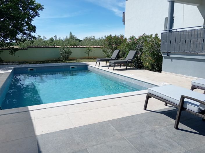 Image No.2-12 Bed Property for sale