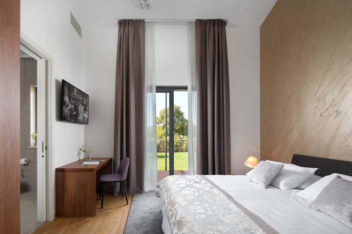 Image No.24-4 Bed Property for sale