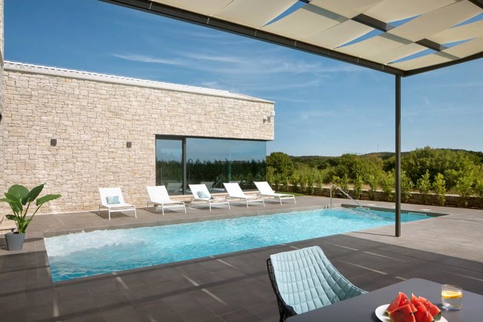 Image No.4-4 Bed Property for sale