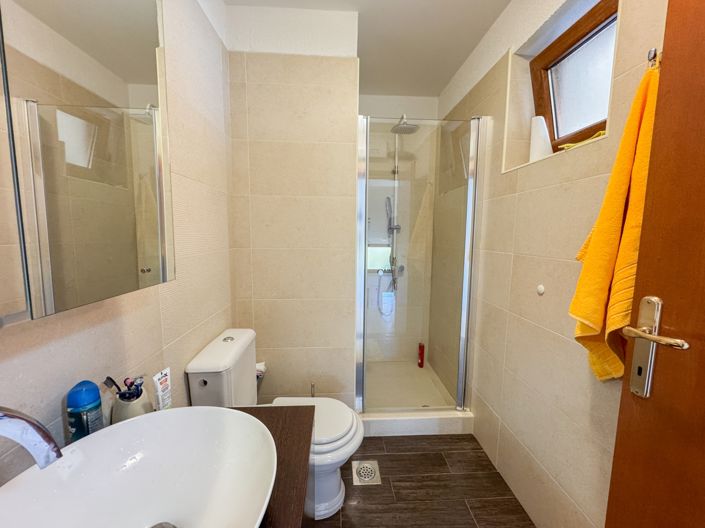 Image No.18-2 Bed Property for sale