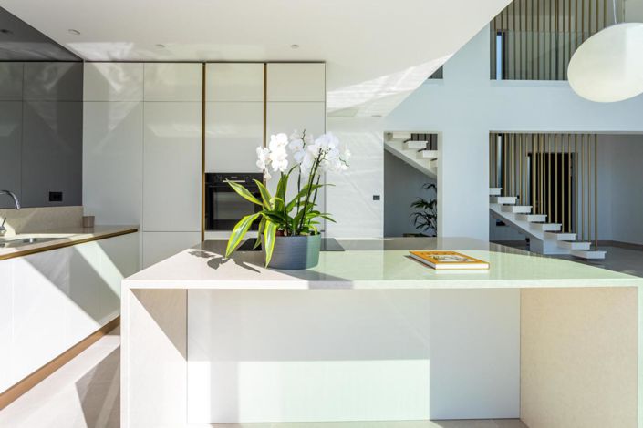 Image No.10-5 Bed Property for sale