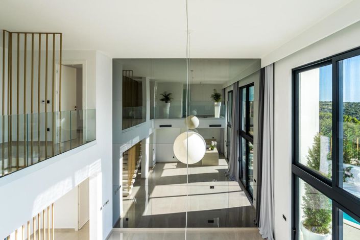 Image No.14-5 Bed Property for sale