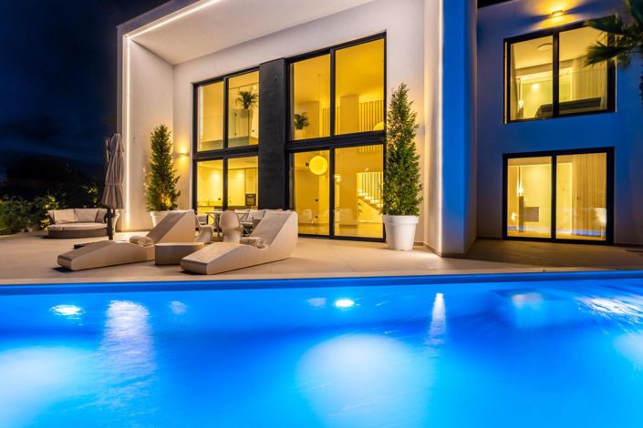 Image No.19-5 Bed Property for sale