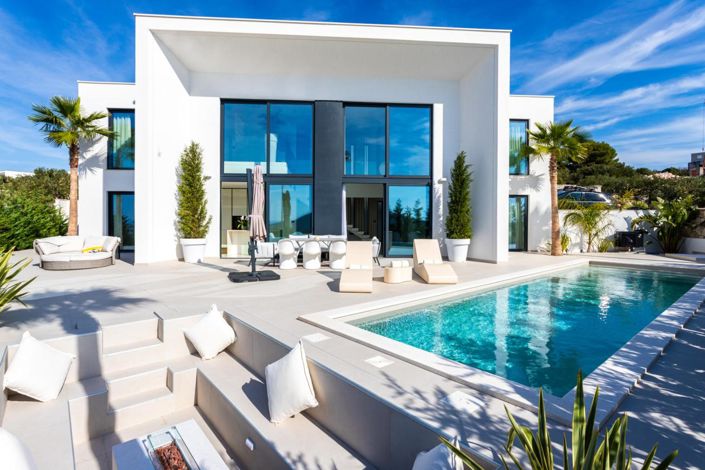 Image No.2-5 Bed Property for sale