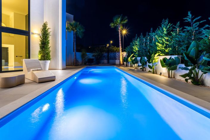 Image No.20-5 Bed Property for sale