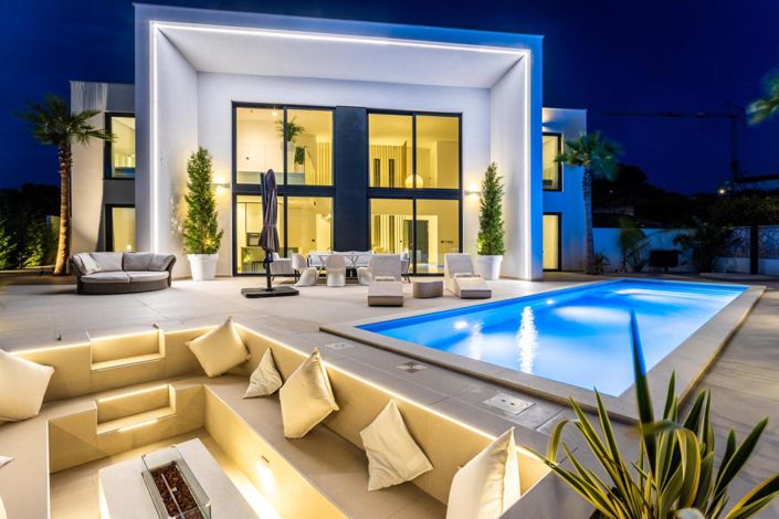 Image No.24-5 Bed Property for sale