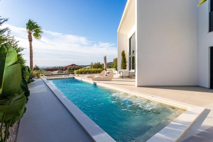 Image No.3-5 Bed Property for sale