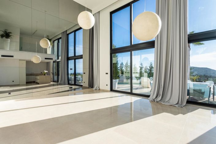 Image No.8-5 Bed Property for sale