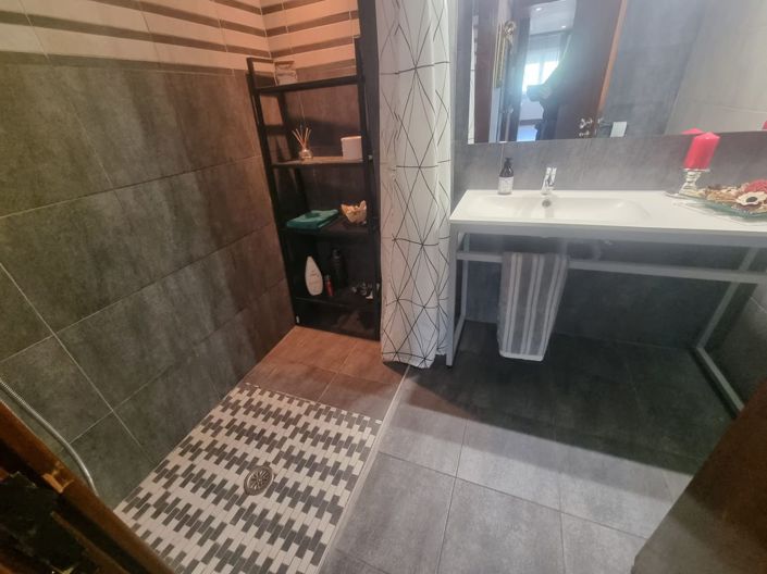 Image No.12-3 Bed Apartment for sale