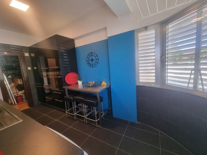 Image No.14-3 Bed Apartment for sale