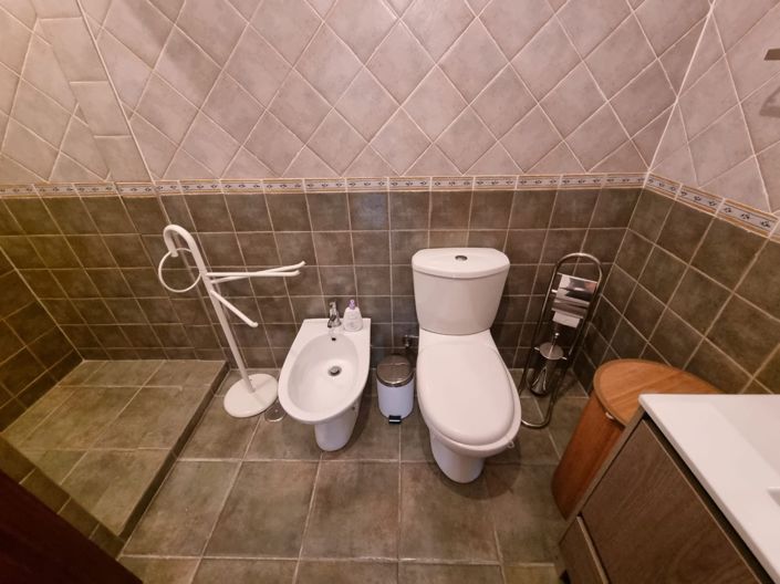 Image No.13-6 Bed House for sale