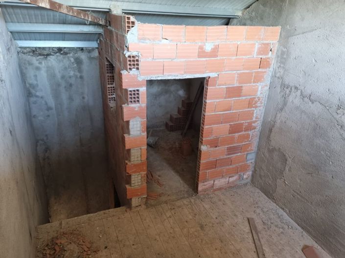 Image No.2-4 Bed House for sale