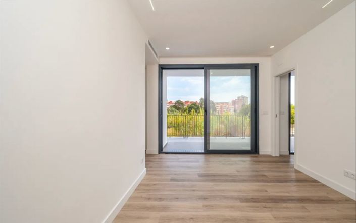 Image No.30-3 Bed House for sale