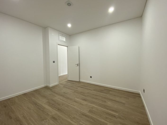 Image No.10-4 Bed Apartment for sale