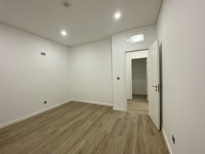 Image No.12-4 Bed Apartment for sale