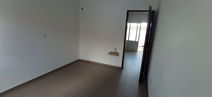 Image No.12-5 Bed House for sale