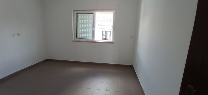 Image No.13-5 Bed House for sale