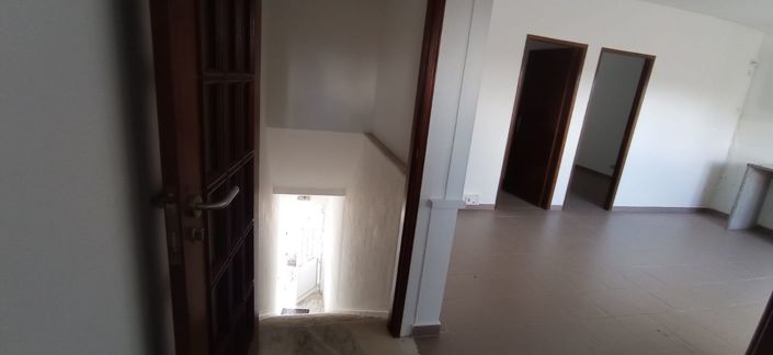 Image No.18-5 Bed House for sale