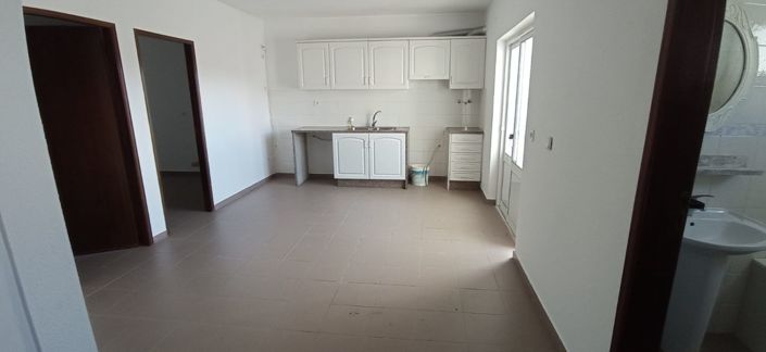 Image No.8-5 Bed House for sale