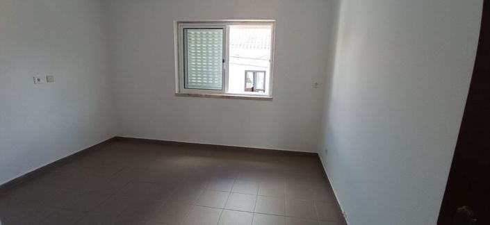 Image No.9-5 Bed House for sale