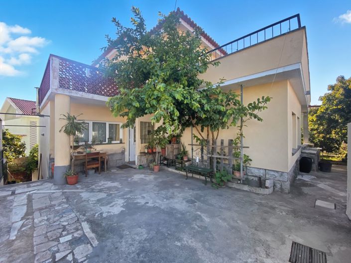 Image No.1-5 Bed House for sale