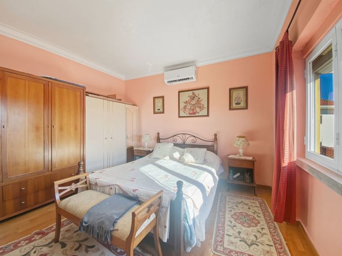 Image No.19-5 Bed House for sale