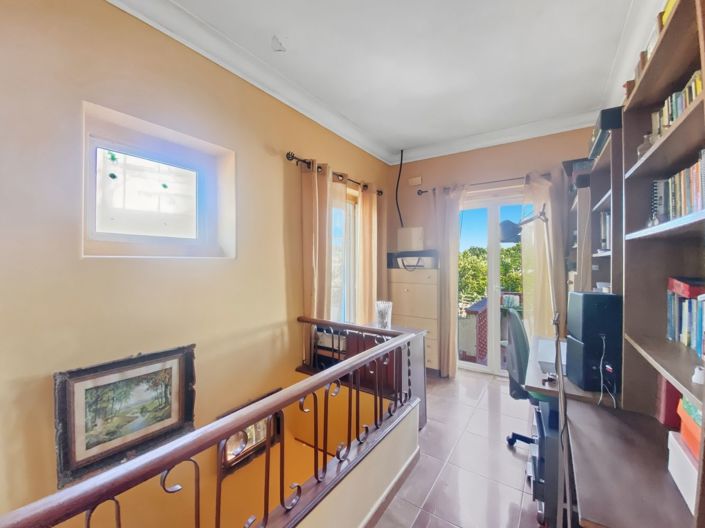 Image No.23-5 Bed House for sale