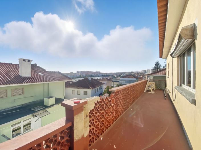 Image No.26-5 Bed House for sale