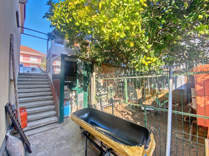 Image No.6-5 Bed House for sale