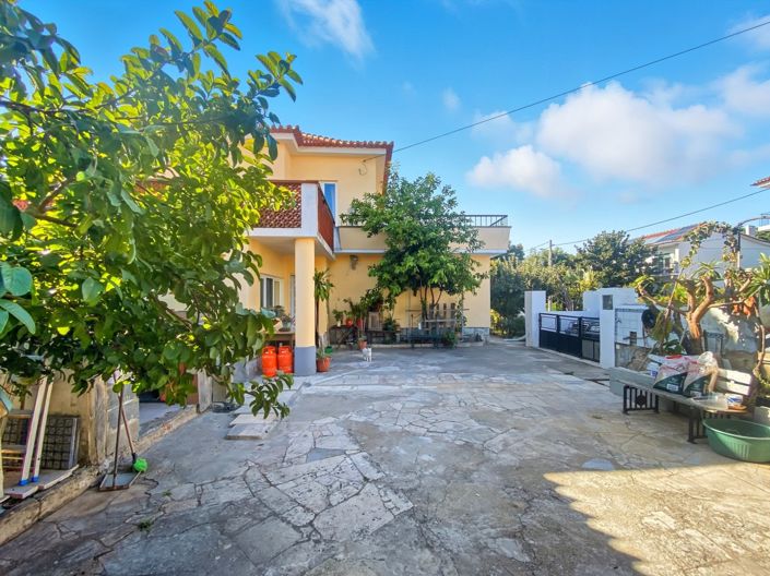 Image No.7-5 Bed House for sale